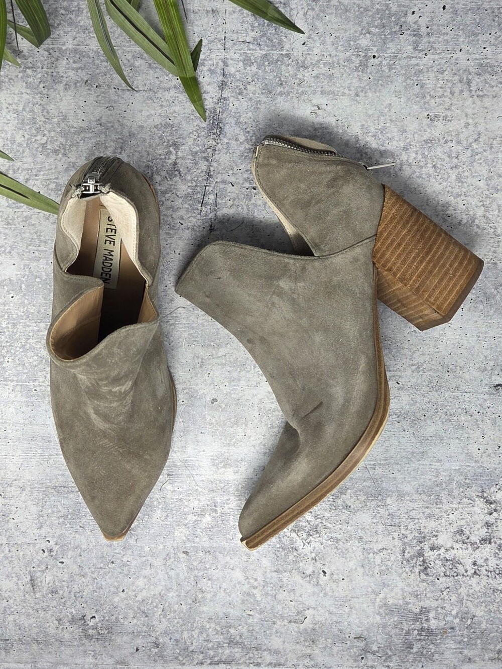 Steve Madden Cedar Taupe Pointed Toe Side Cutout Suede Ankle Booties Size 7.5